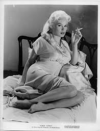 How tall is Mamie Van Doren?